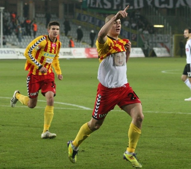 Tak fetował gola strzelonego Legii w 24 minucie były legionista Maciej Korzym. To jego drugie trafienie w tym sezonie.
