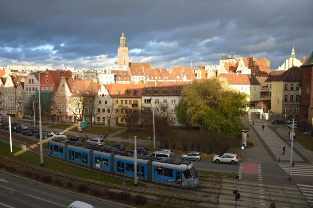 Burzowe chmury nad Wrocławiem, zdjęcie ilustracyjne