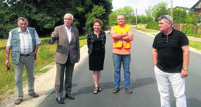 Powiatowa komisja odebrała już przebudowany odcinek drogi powiatowej w Bieszkowie Dolnym. To udogodnienie komunikacyjne dla mieszkańców oraz podróżujących tędy kierowców.