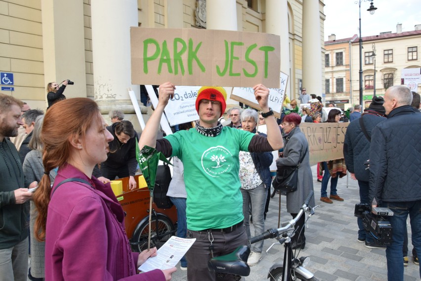 "Przeciwko betonowaniu zielonych płuc Lublina". Marsz w obronie górek czechowskich (ZDJĘCIA)