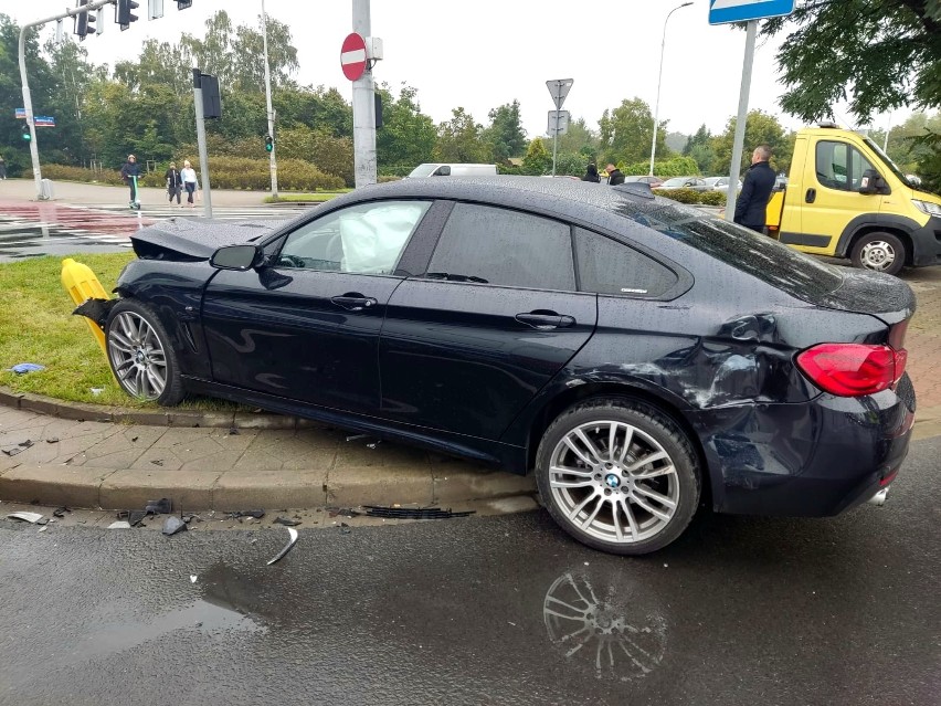 Wypadek z udziałem karetki na ul. Borowskiej we Wrocławiu