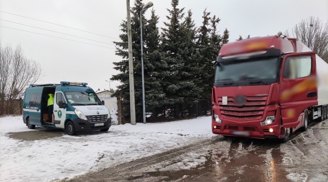 W środę (2 lutego), na krajowej 61-ce w Łomży, patrol ITD zatrzymał do rutynowej kontroli drogowej ciężarówkę należącą do tureckiego przewoźnika. Zestawem przewożono artykuły elektryczne z Litwy do Turcji.