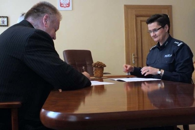 Porozumienie podpisali insp. Irena Doroszkiewicz i prezes Zarządu Okręgu PZW w Opolu Marian Magdziarz.