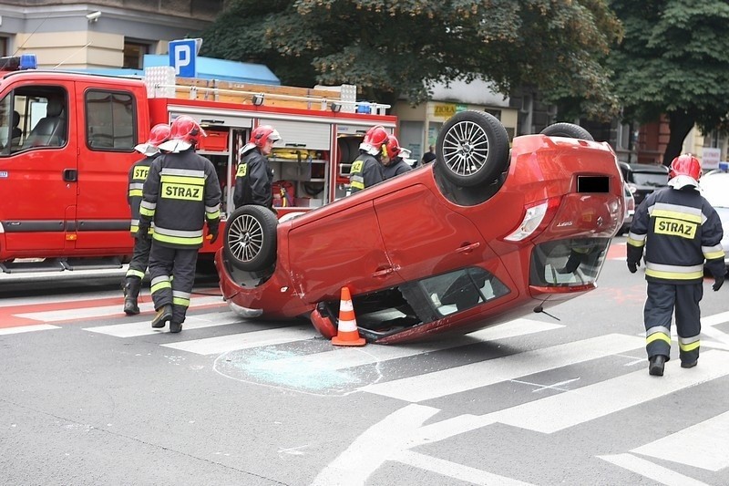 Dachowanie na skrzyżowaniu ul. Śląskiej i Jagiellońskiej