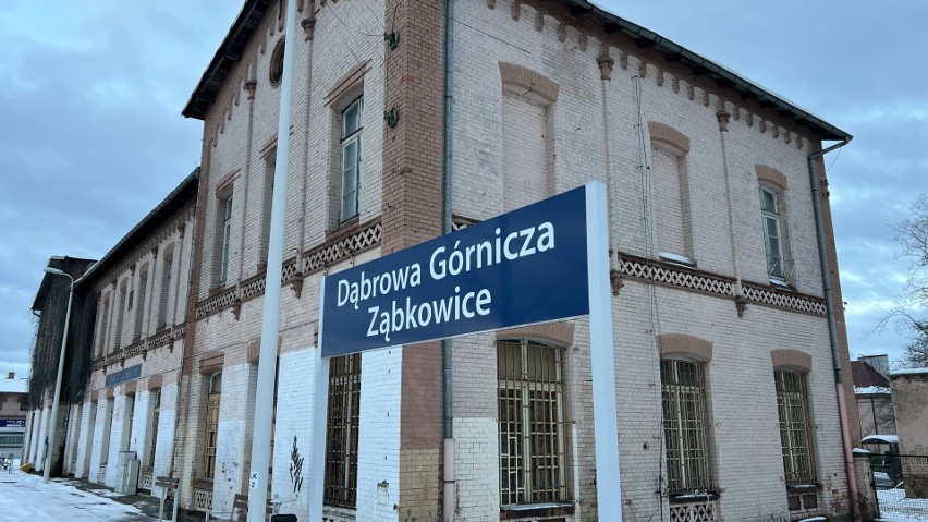 Tak dziś wygląda zabytkowy dworzec kolejowy w Dąbrowie...