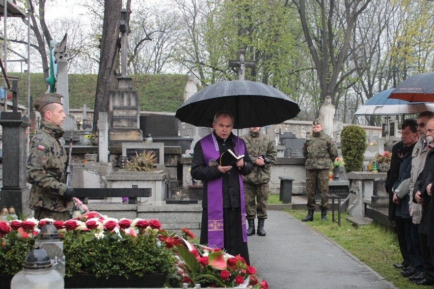 Rocznica katastrofy smoleńskiej - uroczystości przy grobie posła Grzegorza Dolniaka [ZDJĘCIA]