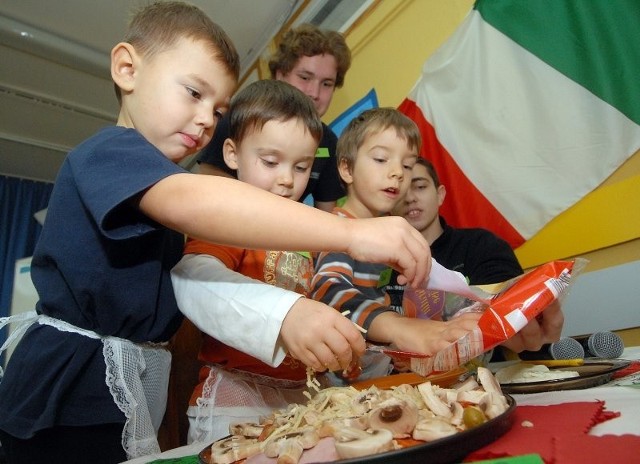 Święto Pizzy w przedszkolu nr 54, czyli zabawa po włosku z gotowaniem, śpiewaniem i konkursami.