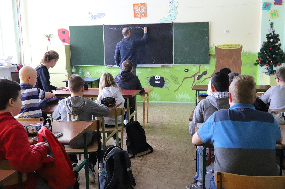 Nauczycielska grypa w Łódzkiem rozwija się. Coraz więcej nauczycieli na  zwolnieniach, uczniowie zostają w domach | Dziennik Łódzki