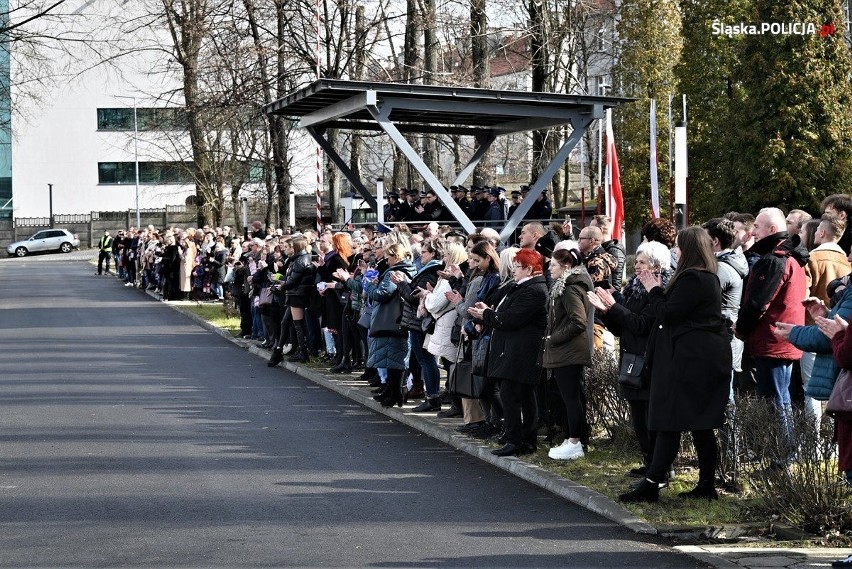 Ślubowanie policjantów w Katowicach. W szeregi śląskiej policji wstąpiło 84 policjantów, w tym 15 pań