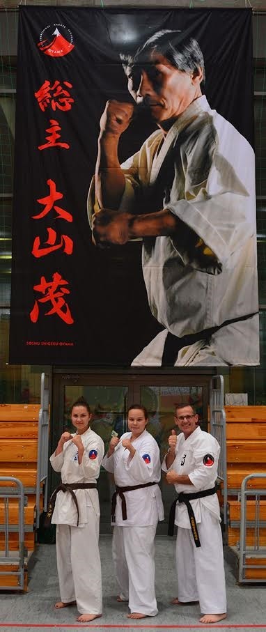 Trzy czarne pasy dla przedstawicielek Jurajskiego Klubu Oyama Karate
