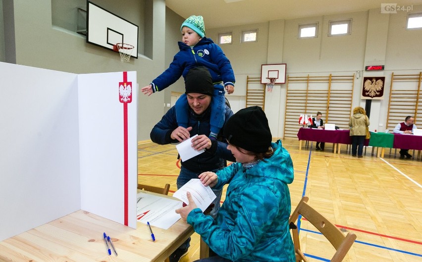 Wybory w Szczecinie: Kandydaci na prezydenta zagłosowali [ZDJĘCIA, WIDEO]