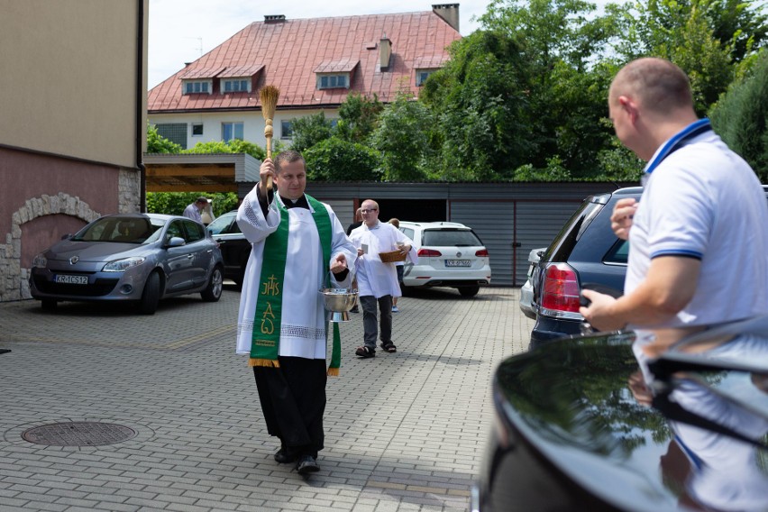 Kraków. Święcenie samochodów. Święty Krzysztofie, dopomóż! [ZDJĘCIA]