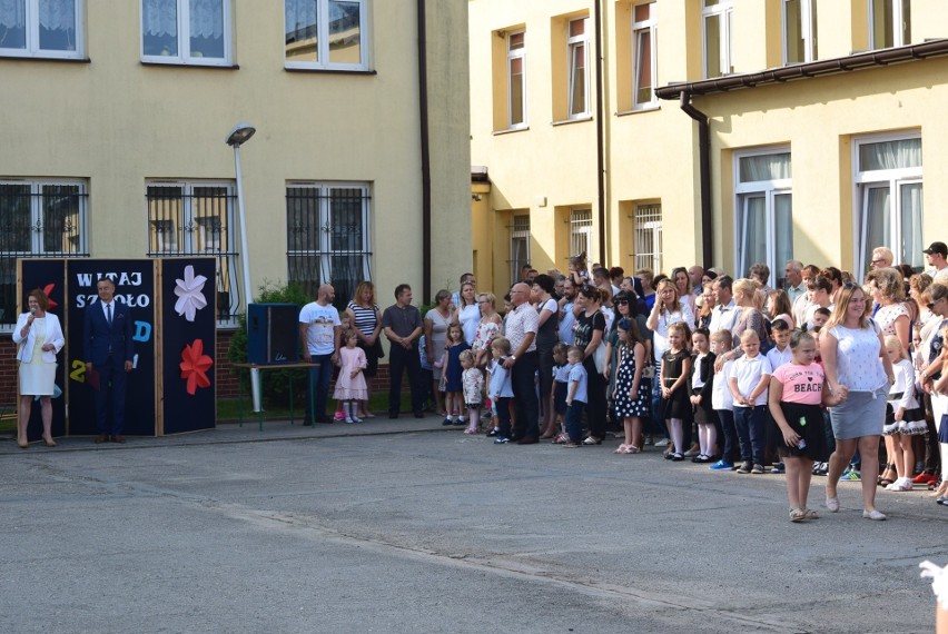 Ponad setka „pierwszaków” uroczyście i radośnie rozpoczęła nowy rok szkolny w szkołach gminy Bodzechów