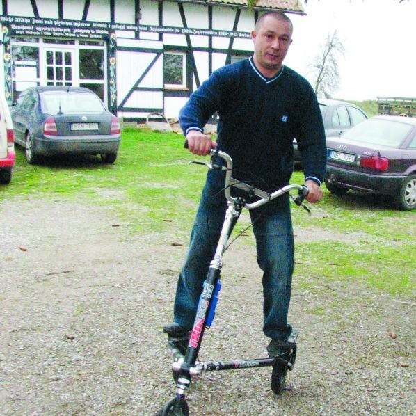 - Trikke nie ma łańcucha i pedałów. Jazda na nim świetnie kształtuje sylwetkę - mówi Tomasz Liniewicz.