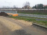 Mieszkańcy posesji u zbiegu Wiejskiej i Godowskiej w Radomiu potrzebują barierek oddzielających ich od trasy obowdnicy