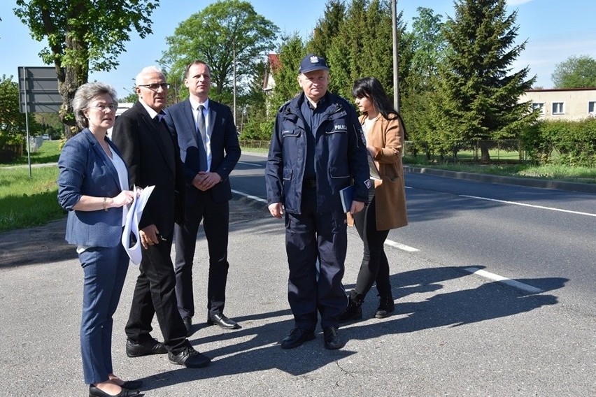 Sławno: Wizja lokalna na ulicy Koszalińskiej. Zainstalują fotoradar [ZDJĘCIA]