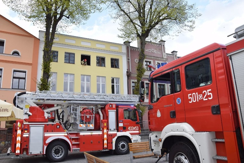 Pożar kamienicy w Pucku (6.05.2019). Paliło się poddasze...