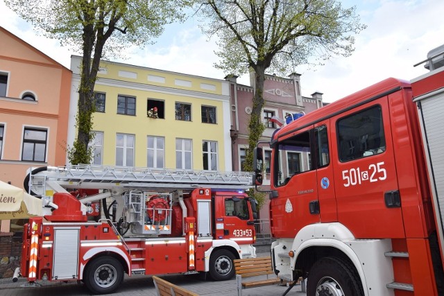 Pożar kamienicy w Pucku (6.05.2019). Paliło się poddasze domu na Starym Rynku