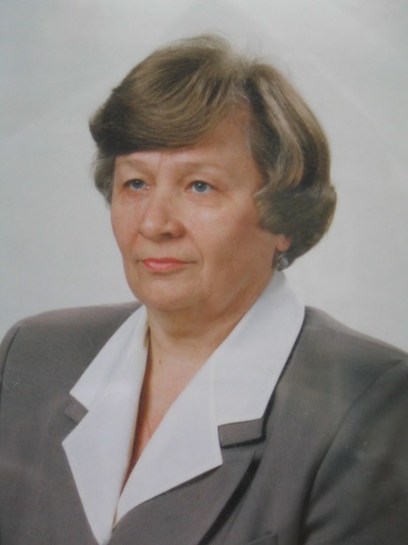 Zinaida Nowicka urodziła się w 1944 roku we wsi Augustowo nie opodal Bielska Podlaskiego. Ukończyła Liceum Pedagogiczne w Bielsku Podlaskim, a następnie wydział filologii rosyjskiej w Wyższej Szkole Pedagogicznej w Krakowie. Uczyła we wsi Plebanowo i Pasynki. Z liceum z BJN w Bielsku Podlaskim była związana od 1970 roku.  Do 1989 roku pracowała jako nauczyciel języka rosyjskiego, przez następne dwa lata była zastępcą dyrektora szkoły, a od 1991 roku jej dyrektorem.
