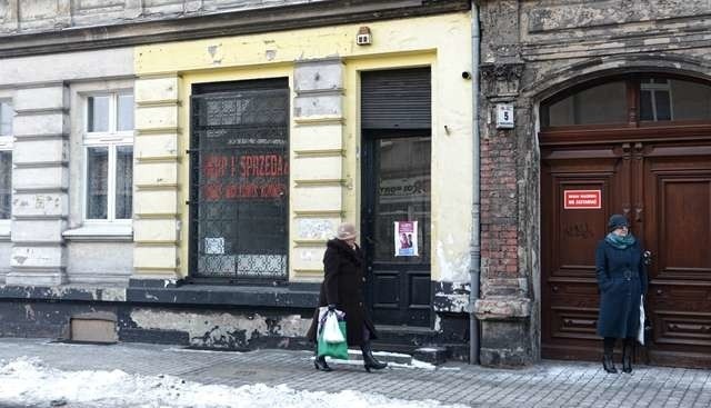 Na Warszawskiej kiedyś działał antykwariat. Jego właściciel musiał jednak zamknąć interes, bo handlowi książkami nie sprzyjał wygórowany czynsz