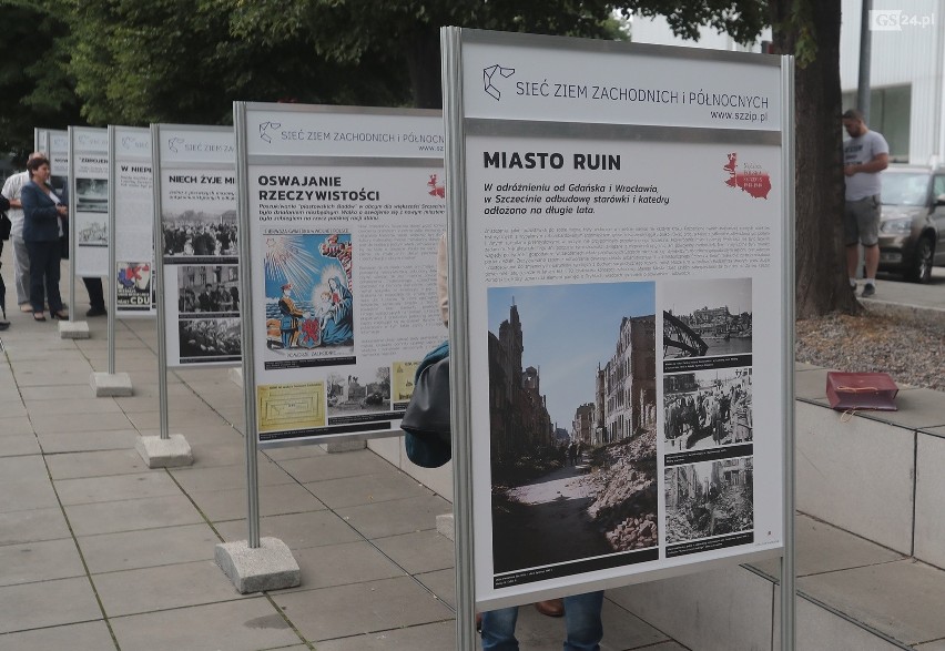 "Najdalsza Polska. Szczecin 1945-1948". Nowa wystawa plenerowa na pl. Solidarności