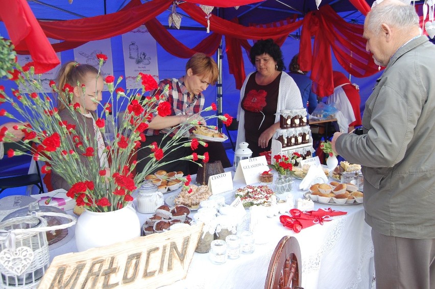 Gospodynie z Małocina serwowały ciasto i zupę gulaszową