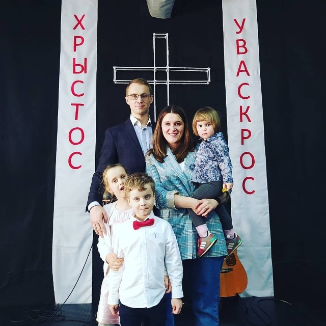 Zmicier i Anastazja Daszkiewiczowie ze swoimi dziećmi jeszcze przed narodzinami najmłodszego - Daniela