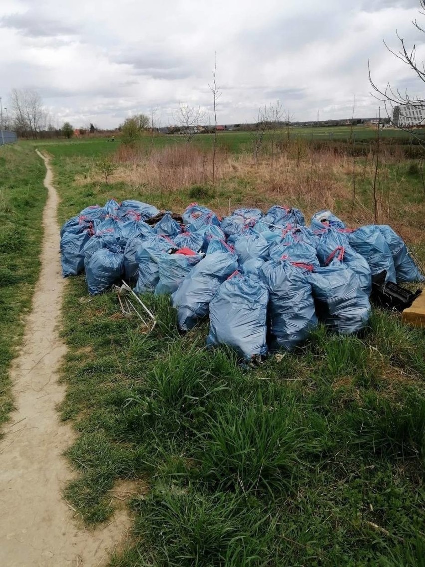 Świdniccy Patrioci posprzątali okolicę. Uzbierali 70 worków śmieci. Zobacz zdjęcia z drugiej akcji Eko-Patrol