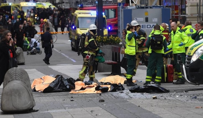 Al-Kaida wzywa do zamachów na policjantów i oferuje potężne...