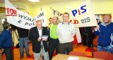 Leszek Sułek wkroczył na sesję Rady Powiatu w Ostrowcu