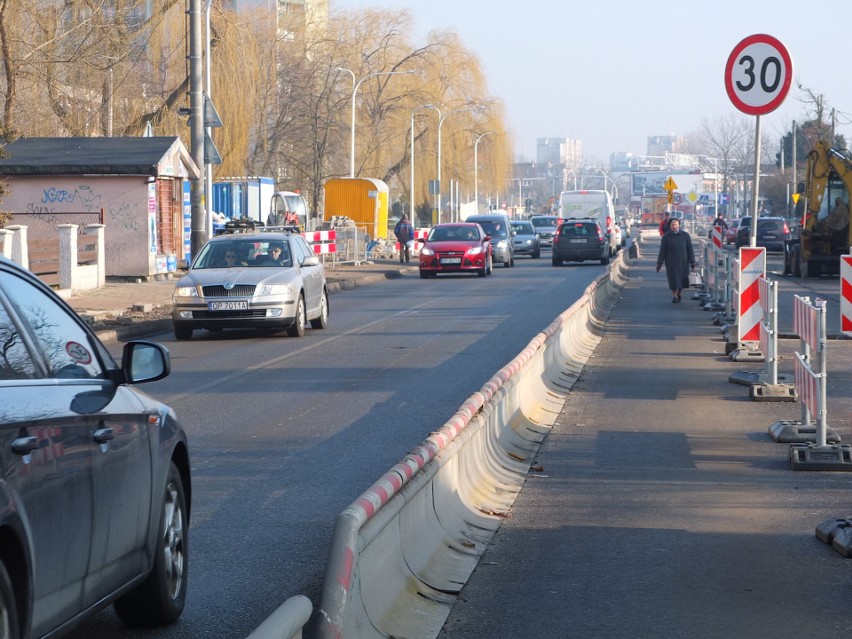 Ulica Niemodlińska wciąż rozkopana, a miała być skończona w...