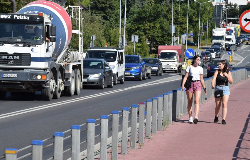 Ostrołęka znów zakorkowana. Kilkadziesiąt minut, żeby wyjechać z miasta. 14.08.2020. Zdjęcia