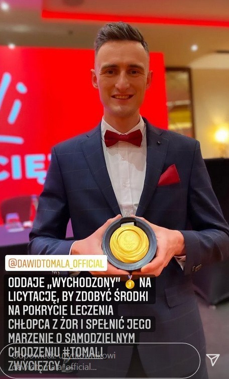 Robert Lewandowski wylicytował złoty medal olimpijski Dawida Tomali za kwotę 280 tys. złotych