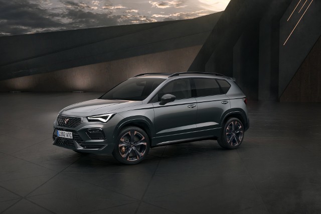 Cupra Ateca 2020 Nowa Cupra Ateca została zaprojektowana w barcelońskiej siedzibie marki. Produkcją zajmą się czeskie zakłady w Kvasinach, niedaleko granicy z Polską. Premiera sprzedażowa modelu Cupra Ateca 2020 planowana jest na drugą połowę 2020 roku.Fot. Cupra