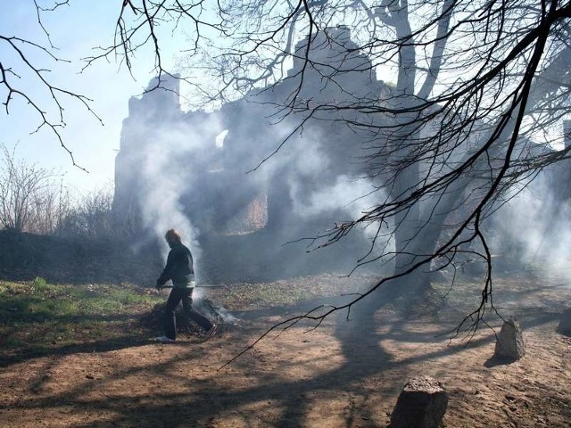 Zabudowania pocysterskie. Część jest odbudowywana.