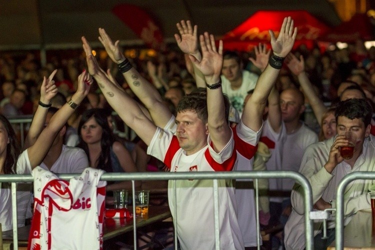 Białystok: Strefa kibica, mecz Polska-Czechy...