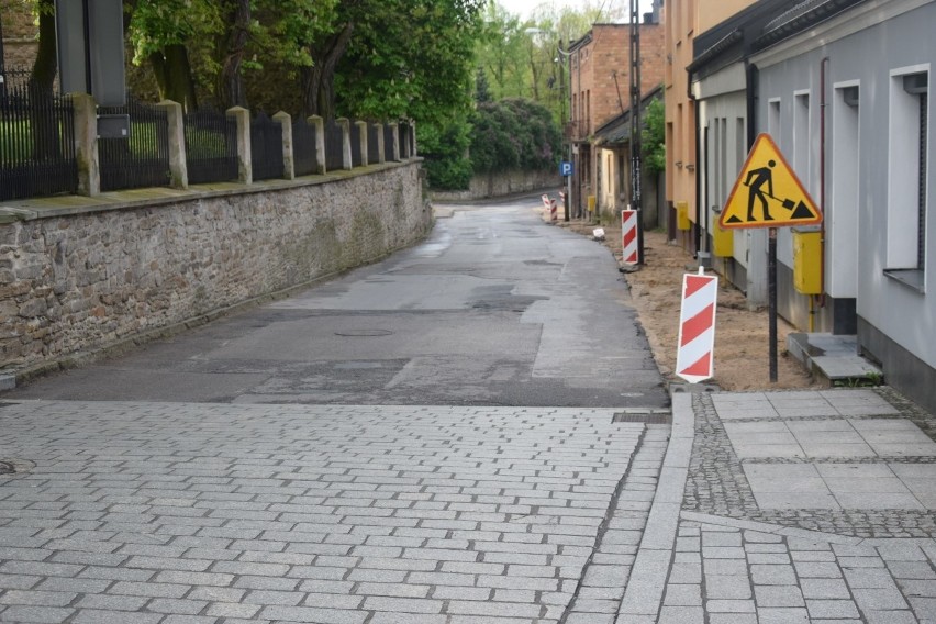 Trwa przebudowa ulicy Kamiennej w Szydłowcu. To ważna droga,...