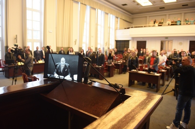 Łódzcy radni na sesji uczcili minutą ciszy pamieć prezydenta Gdańska Pawła Adamowicza