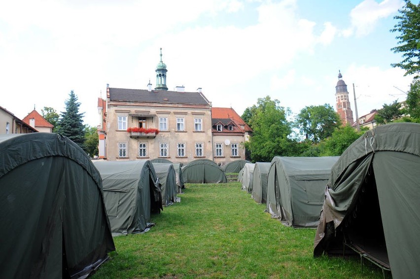 Wojsko rozstawiło 20 namiotów dla pielgrzymów z Lyonu