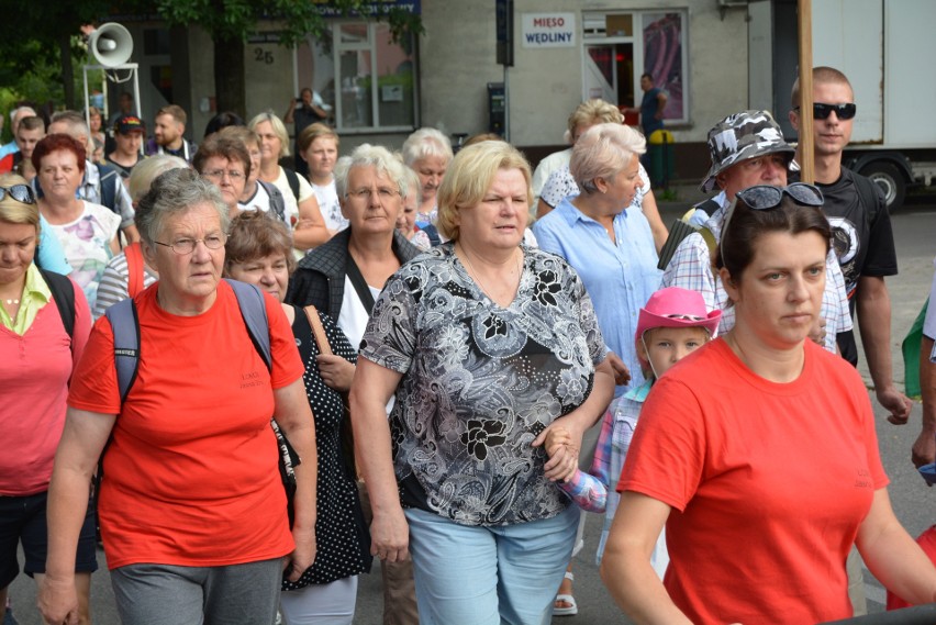 Ostrołęka: wyruszyła pielgrzymka na Jasną Górę [ZDJĘCIA+WIDEO]