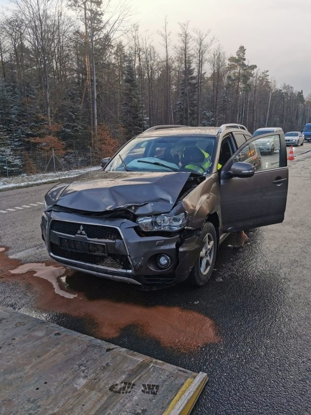 Zderzenie dwóch samochodów na S7 w Barczy. Pas w kierunku Krakowa był zablokowany