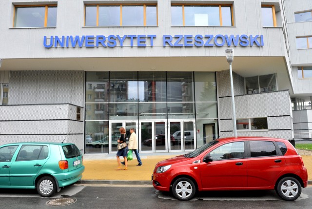 Na Uniwersytecie rzeszowskim najpopularniejszym kierunkiem studiów jest medycyna.