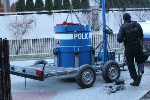 Policjanci zabezpieczyli pakunek w poniedziałek po południu. Zdaniem biegłego to był prawdziwy granat