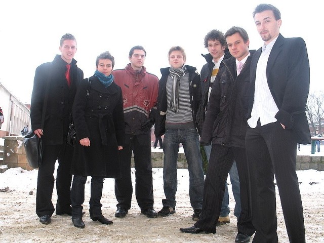 od lewej: Radek, Kasia, Krzysztof, Michał, Mariusz, Paweł i Bartek z X LO