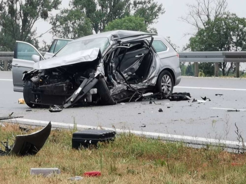 Tragiczny wypadek na autostradzie. Jedna osoba zginęła na miejscu [zdjęcia]