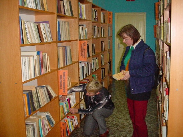 Miejską bibliotekę odwiedza niewiele ponad 5 tysięcy czytelników rocznie.