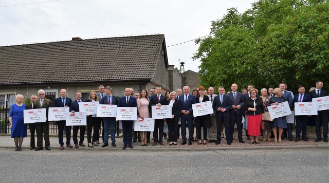 Rządowe pieniądze pójdą w sumie na 42 zadania w całym regionie.