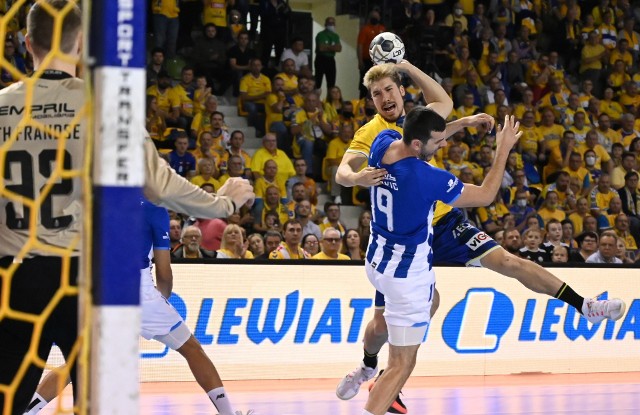 20 października Łomża Vive Kielce pokonało w Hali Legionów FC Porto 39:33. Na zdjęciu Alex Dujszebajew.