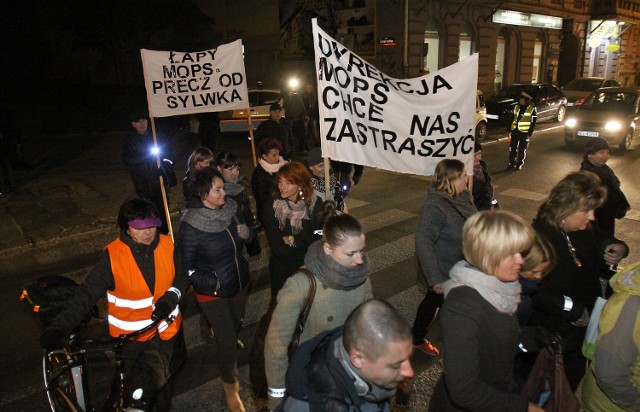 W październiku ubiegłego roku kilkudziesięciu pracowników Miejskiego Ośrodka Pomocy Społecznej protestowało w centrum miasta