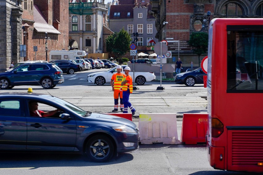 Kolejne utrudnienia przy Bramie Wyżynnej w Gdańsku. Korkuje się odcinek drogi przy Forum